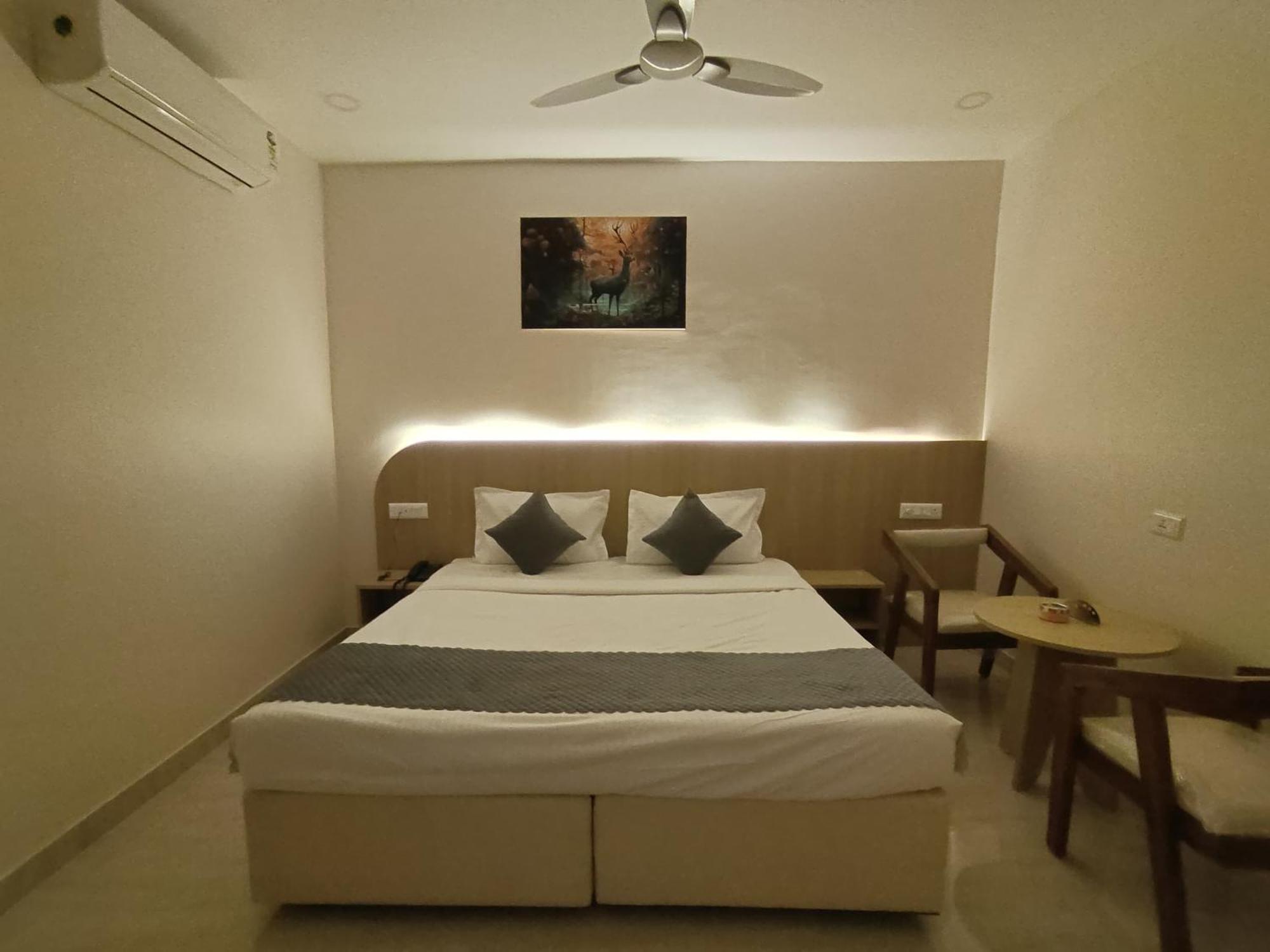 Hotel Meridian Blue 瓦朗加尔 外观 照片
